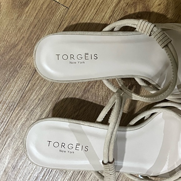 NWOT Torgēis New York Square Toe Suede Heels Size 8.5 - Picture 5 of 5